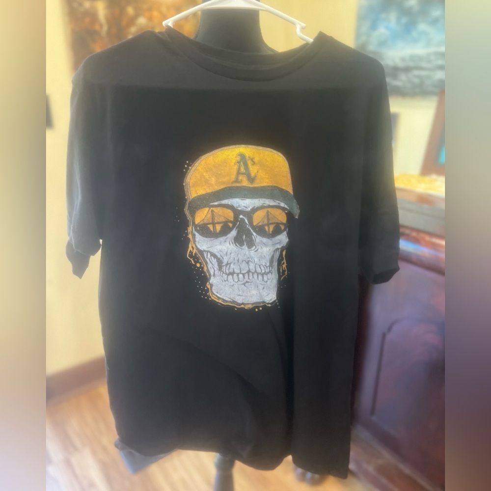 Oakland A’s skully shirt size XL in GUC - Picture 2 of 4